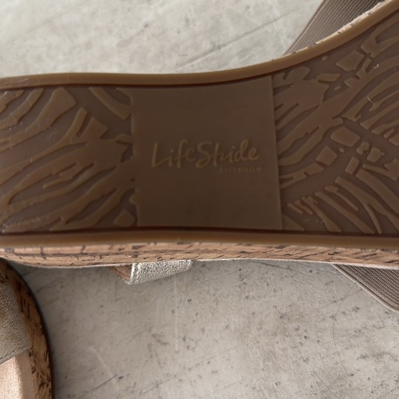 LIFE STRIDE Soft System Gold Shimmer Sandals - Picture 8 of 14